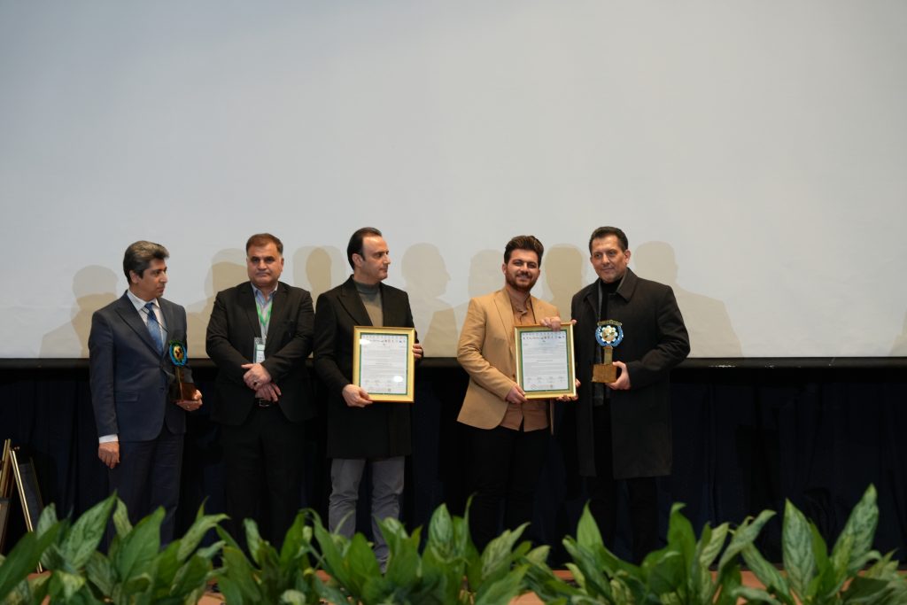 کسب عنوان رتبه اول جایزه بین المللی و دریافت تندیس برند سبز